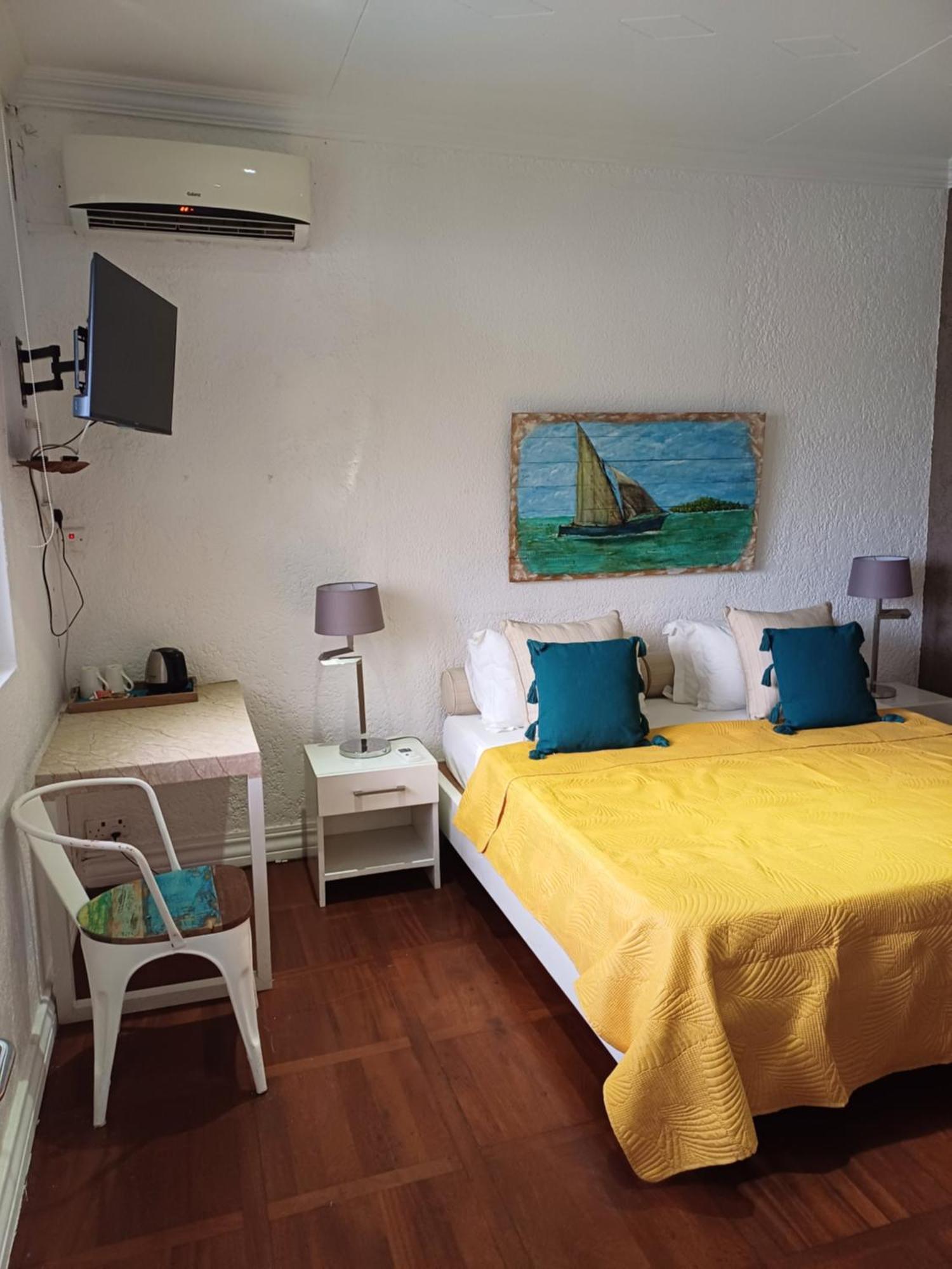 Explora Prestige Bed & Breakfast Блу Бей Екстериор снимка